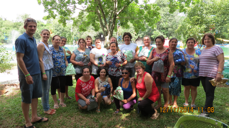GRUPO DE MÃES DO BOLSA FAMÍLIA VISITA PARQUE AQUÁTICO